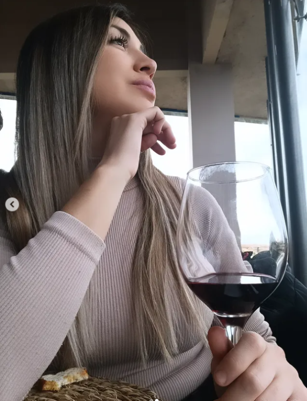 Nadin Montenegro: Reel en feed + 3 historias - Image 3